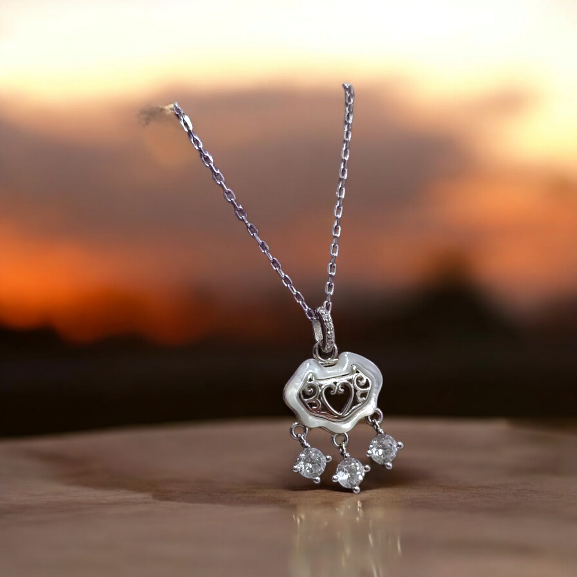 Sedef Taşlı Altın Kaplamalı Gümüş Kolye