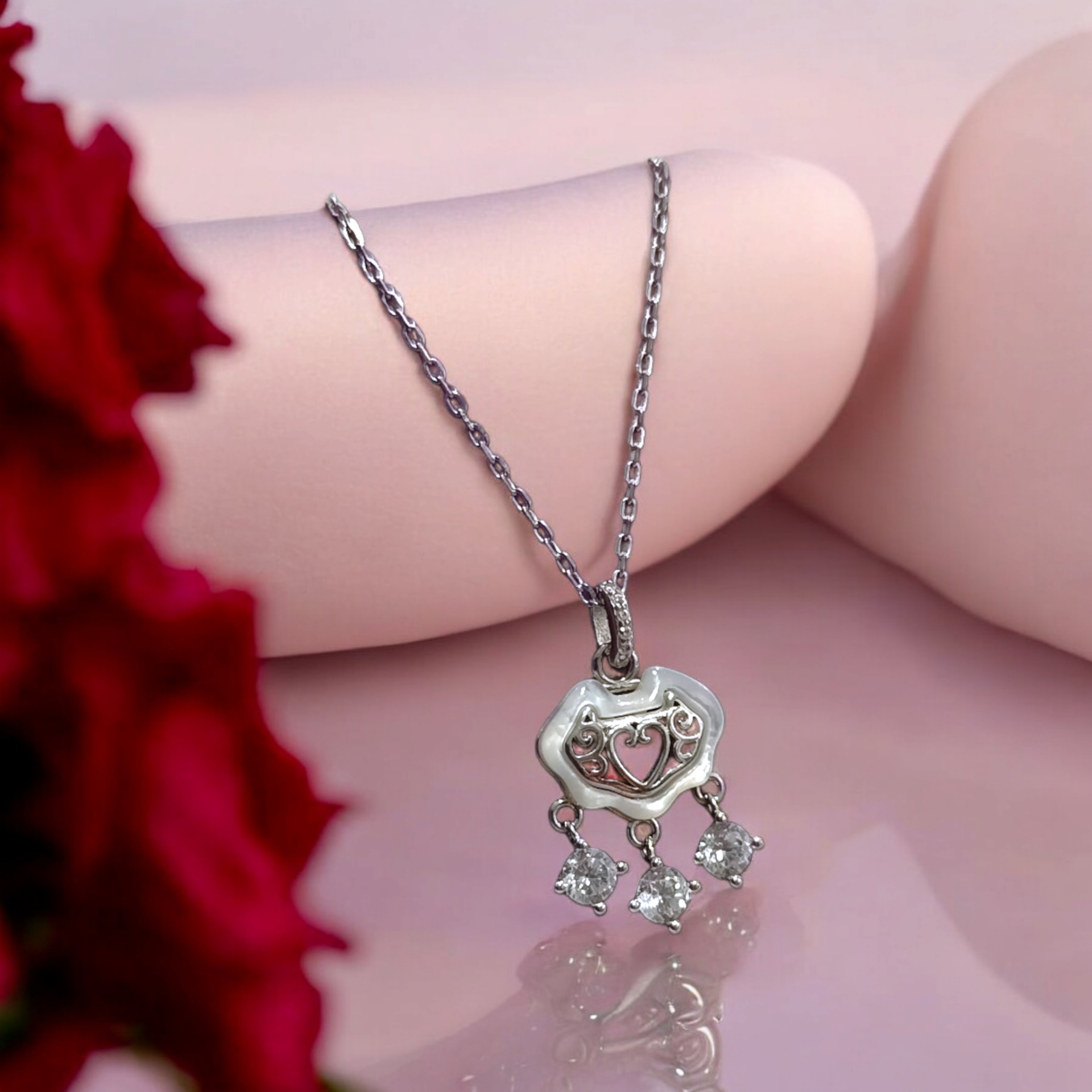 Sedef Taşlı Altın Kaplamalı Gümüş Kolye