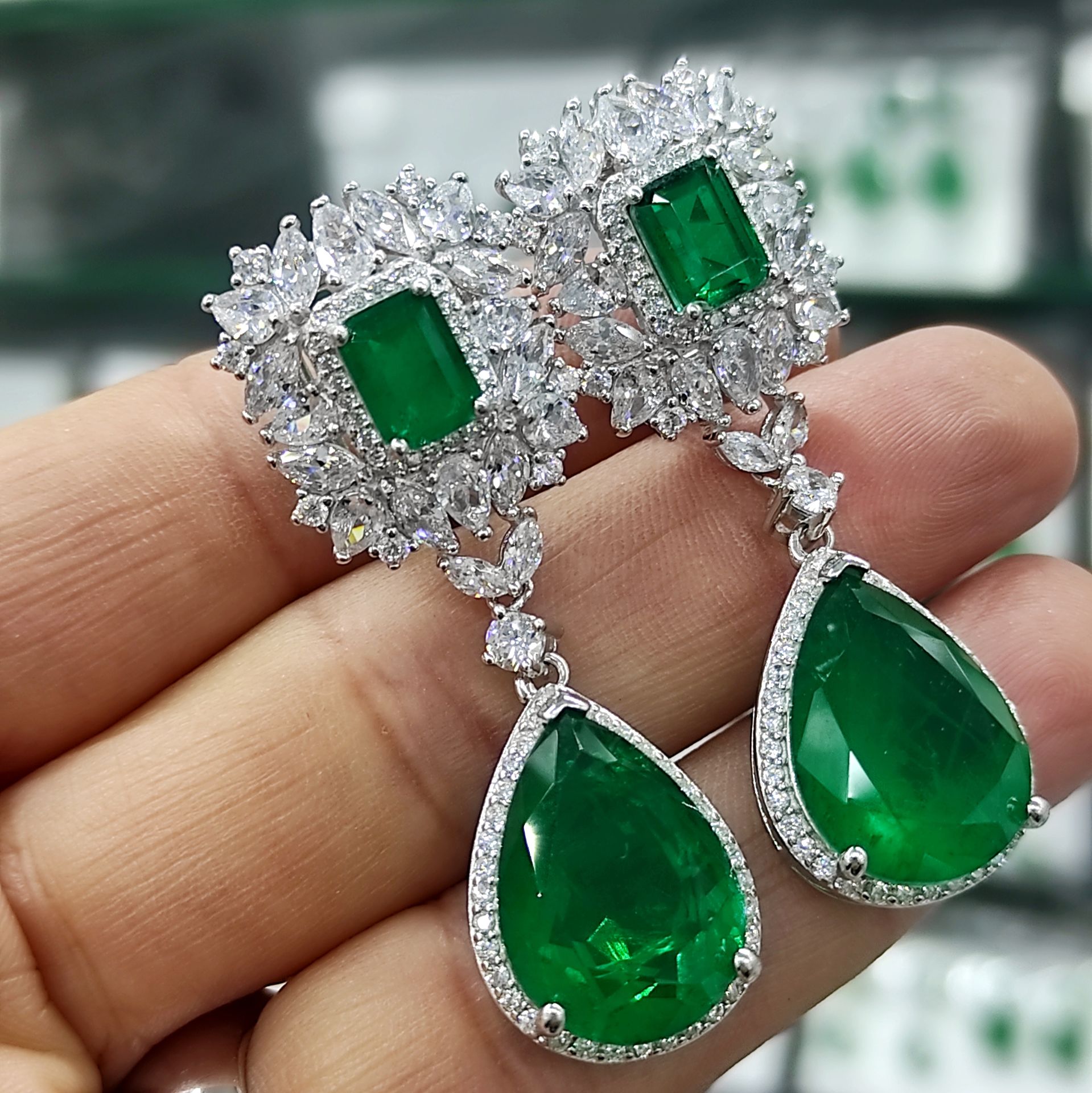 Zümrüt Ve Swarovski Taşlı Altın Kaplamalı Gümüş Küpe
