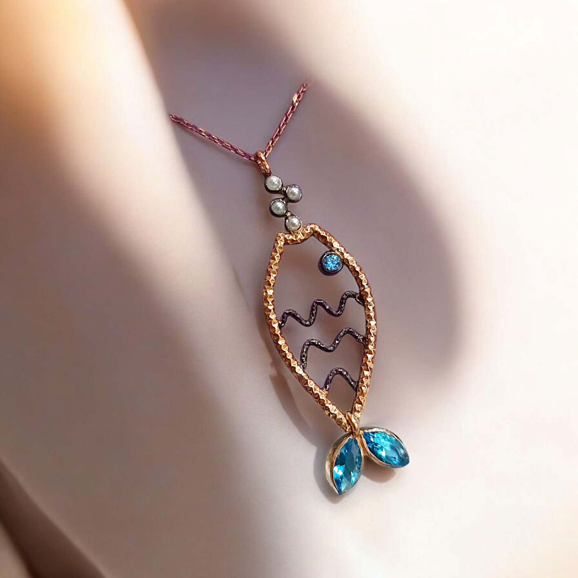 Akuamarin ve inci Taşlı Rose Balık Gümüş Kolye