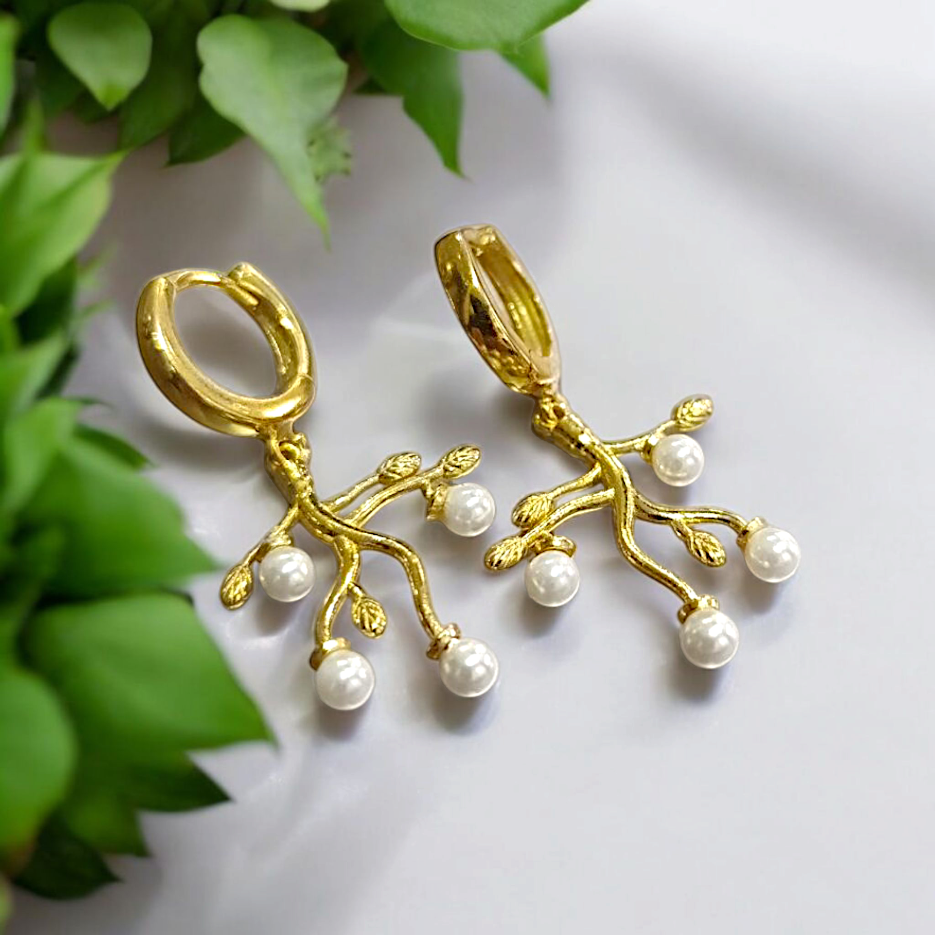 İnci Taşlı Altın Kaplamalı Gümüş Küpe