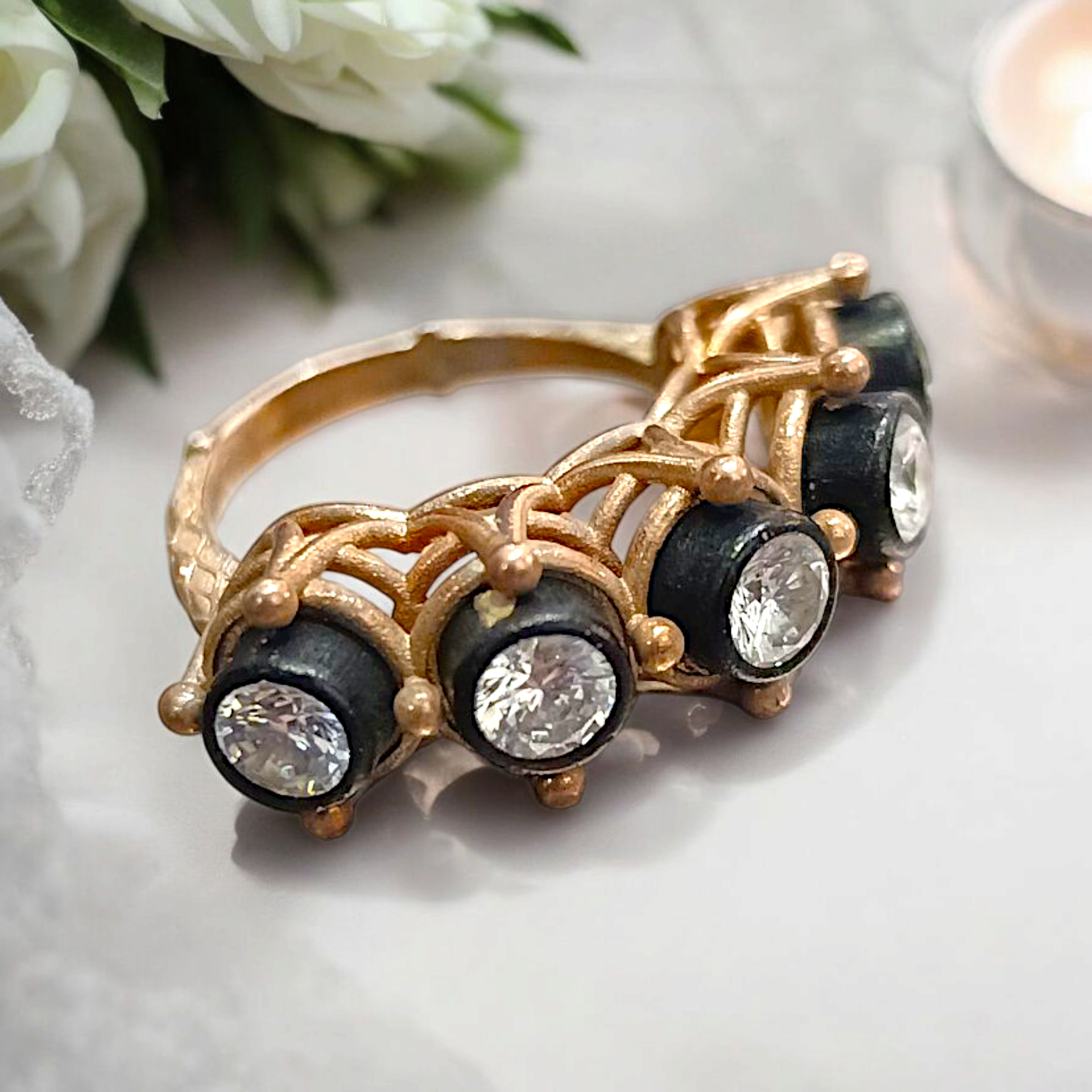 Elmas Montur 8 Ayar Altın kaplamalı Gümüş 5 taş Yüzük