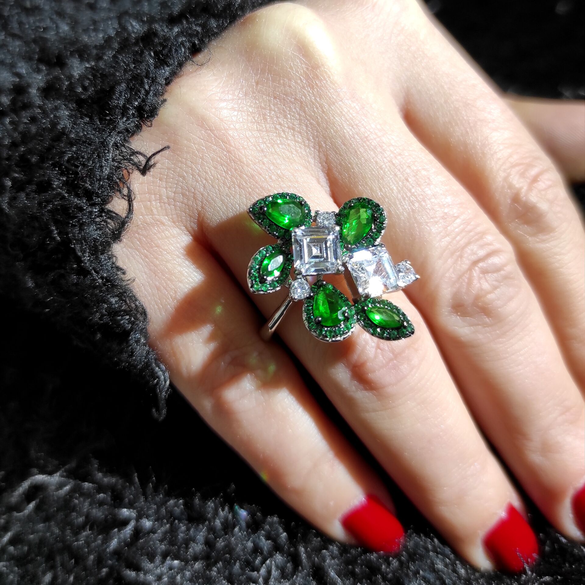 Yeşil Zirkonyum Taşlı Tasarım Gümüş Yüzük