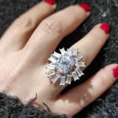 Swarovski Bagety Taşlı Altın Kaplamalı Gümüş Yüzük