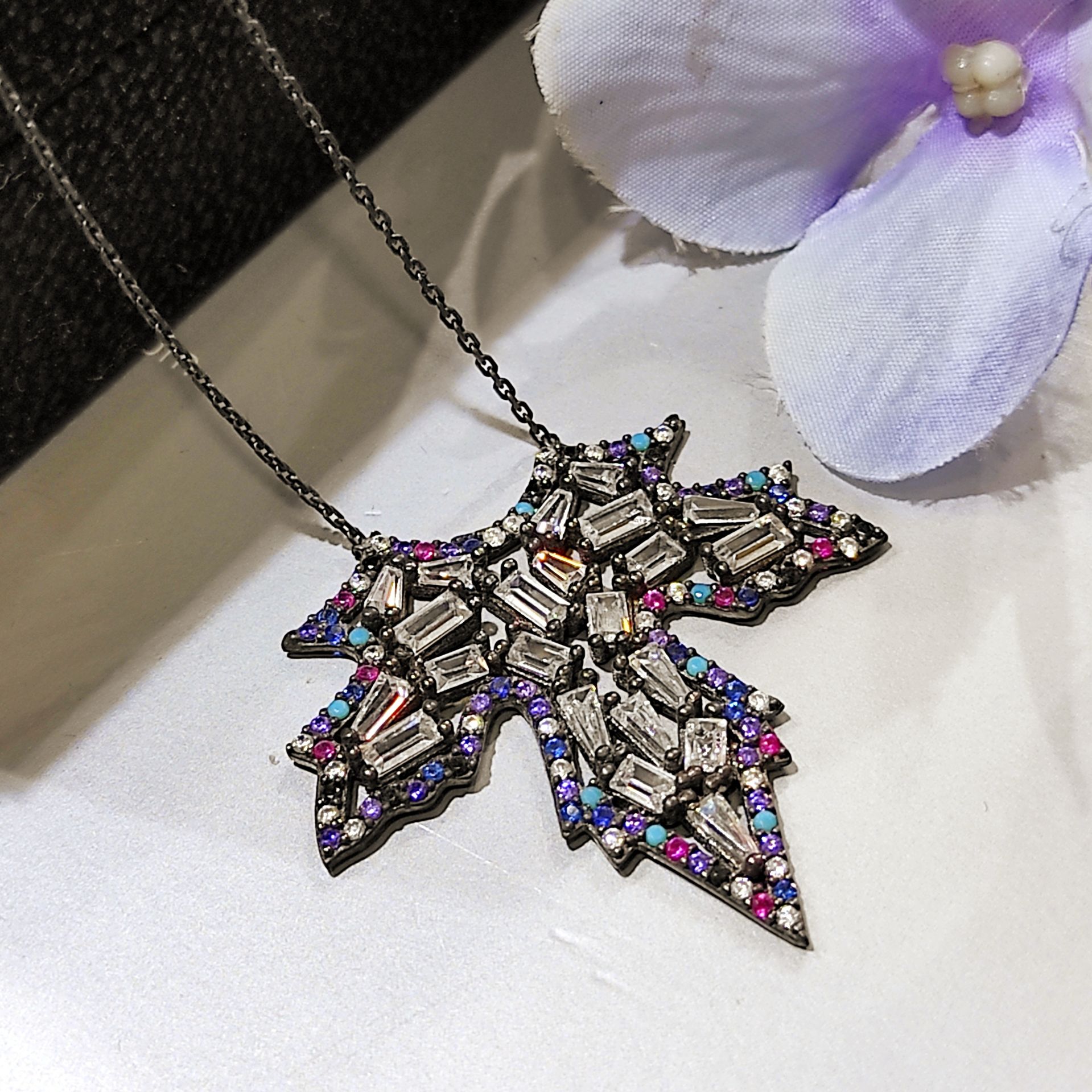 Asma Yaprak model tasarım Gümüş Kolye