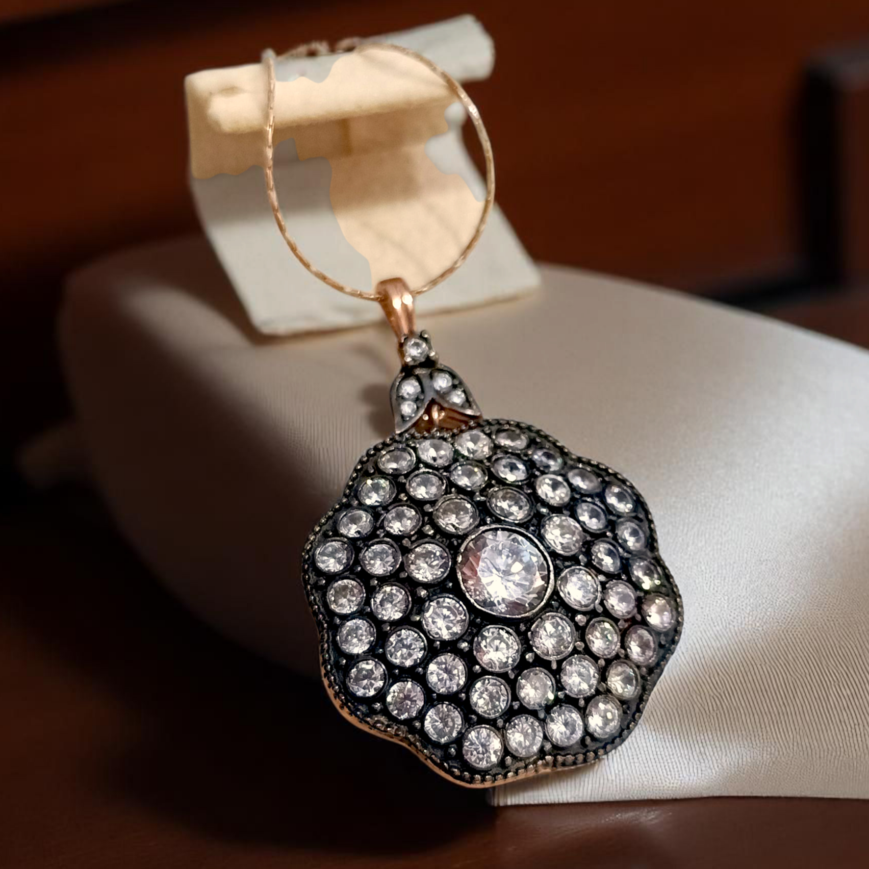 Elmas işçiliği,Elmas Montur Altın kaplamalı Gümüş Kolye