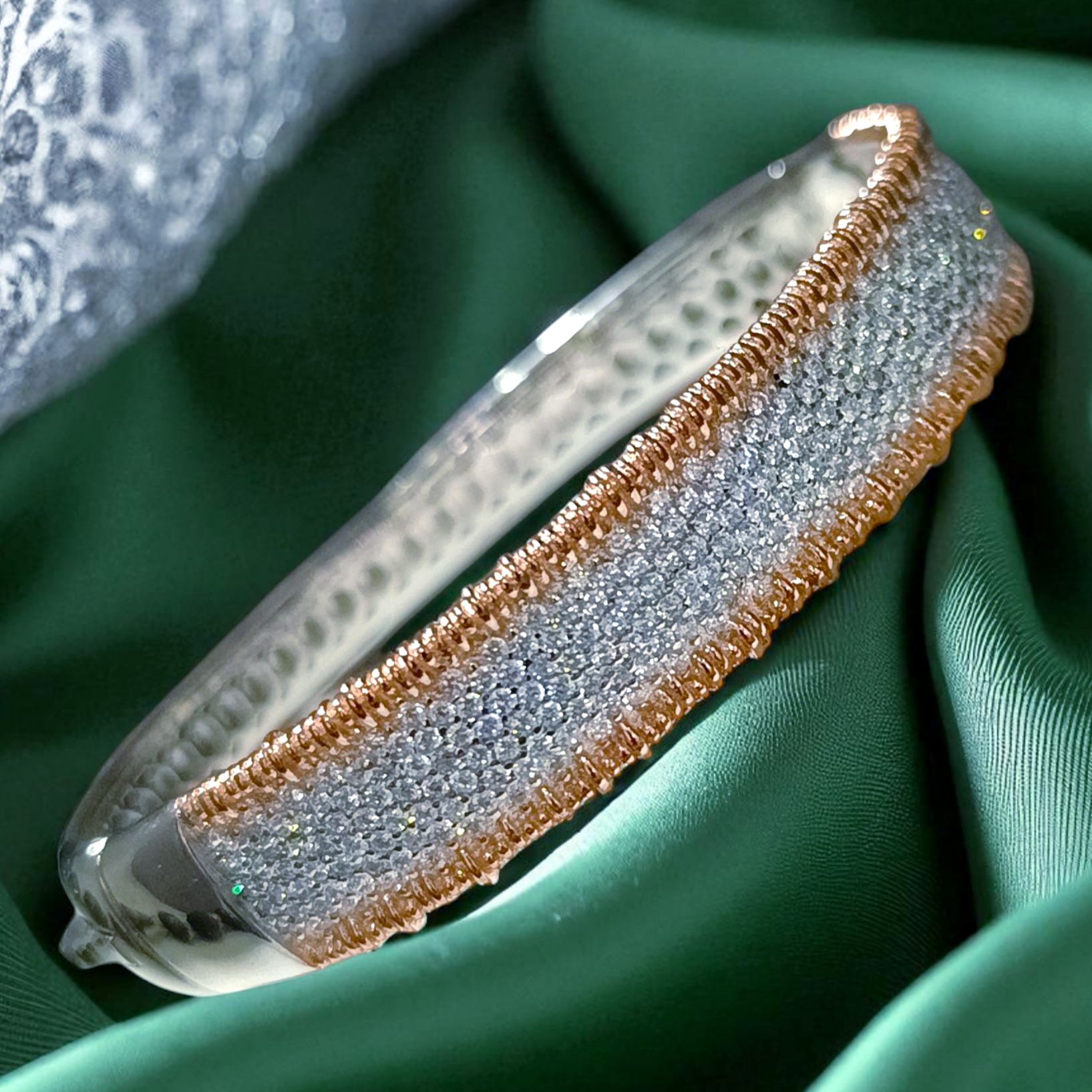 Swarovski Taşlı Altın Kaplamalı Gümüş Kelepçe Bilezik