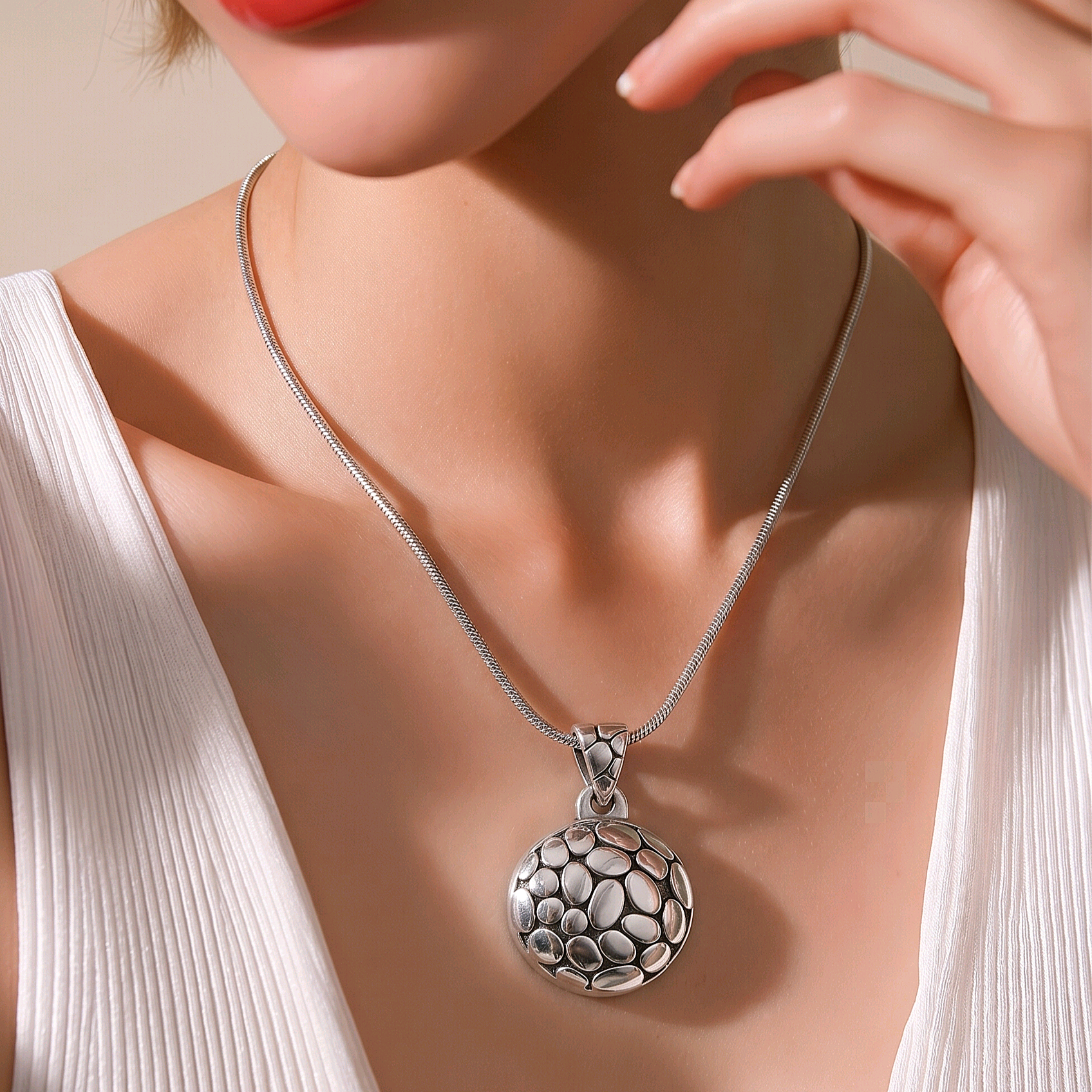 925 Ayar Tasarım İthal Dövmeli Gümüş Kolye