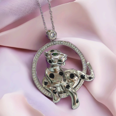 Aslan Model Zümrüt Taşlı İthal Gümüş Kolye