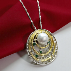 İnci ve Zümrüt Taşlı Tek Tasarım Gümüş Kolye