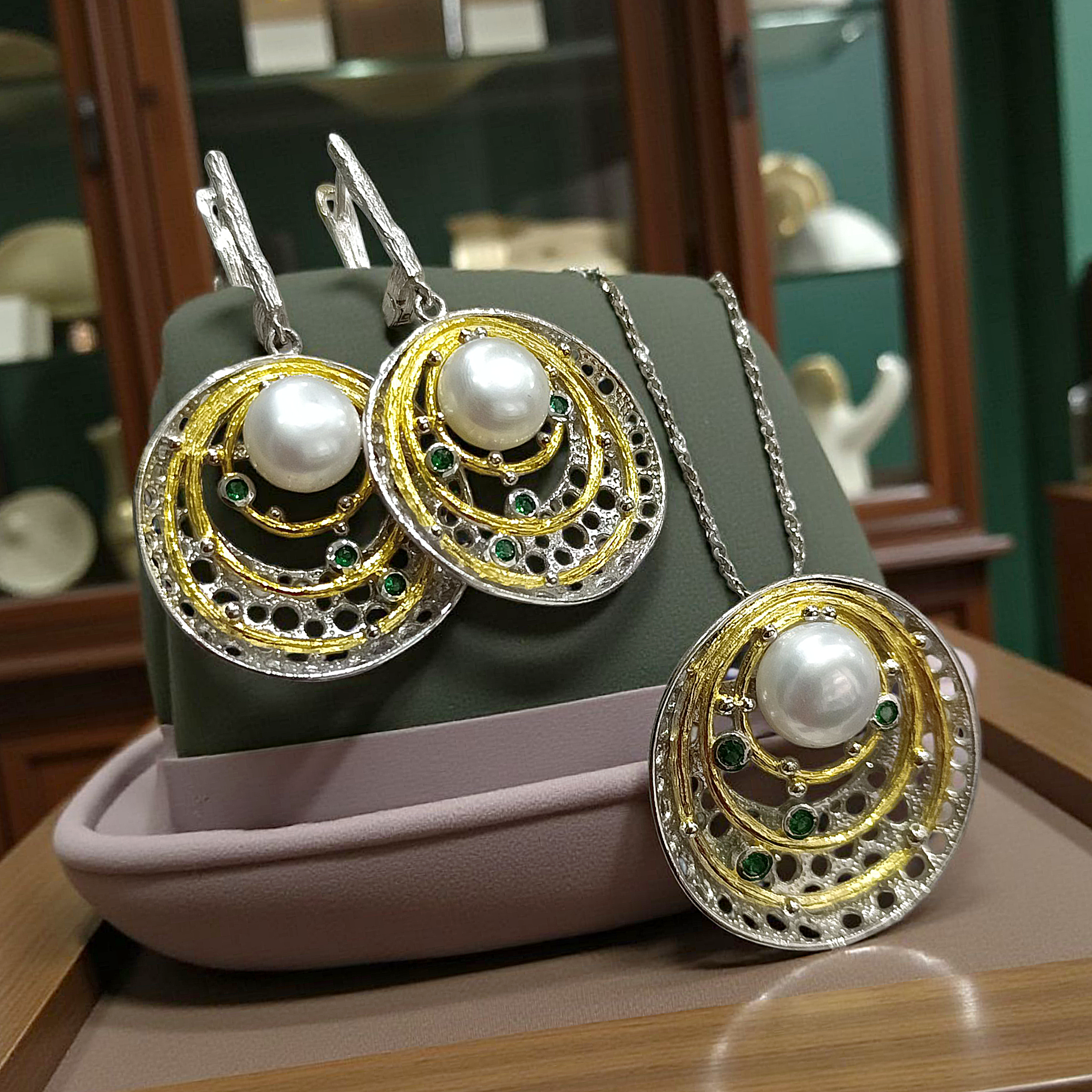 İnci Ve Zümrüt Taşlı İthal Tasarım Gümüş Kolye, Küpe Set