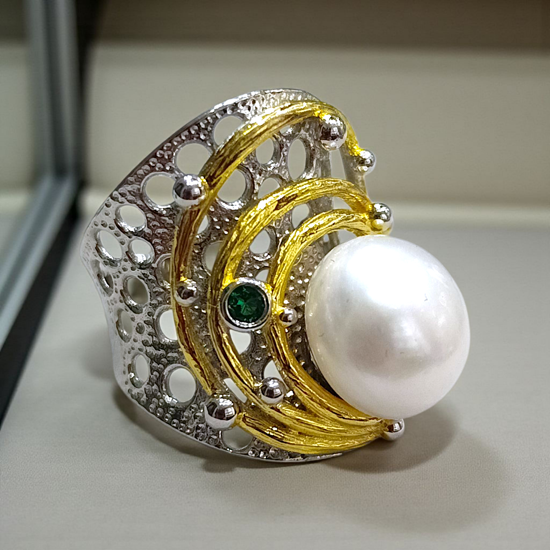 İnci ve Zümrüt Taşlı Tasarım İthal Gümüş Yüzük