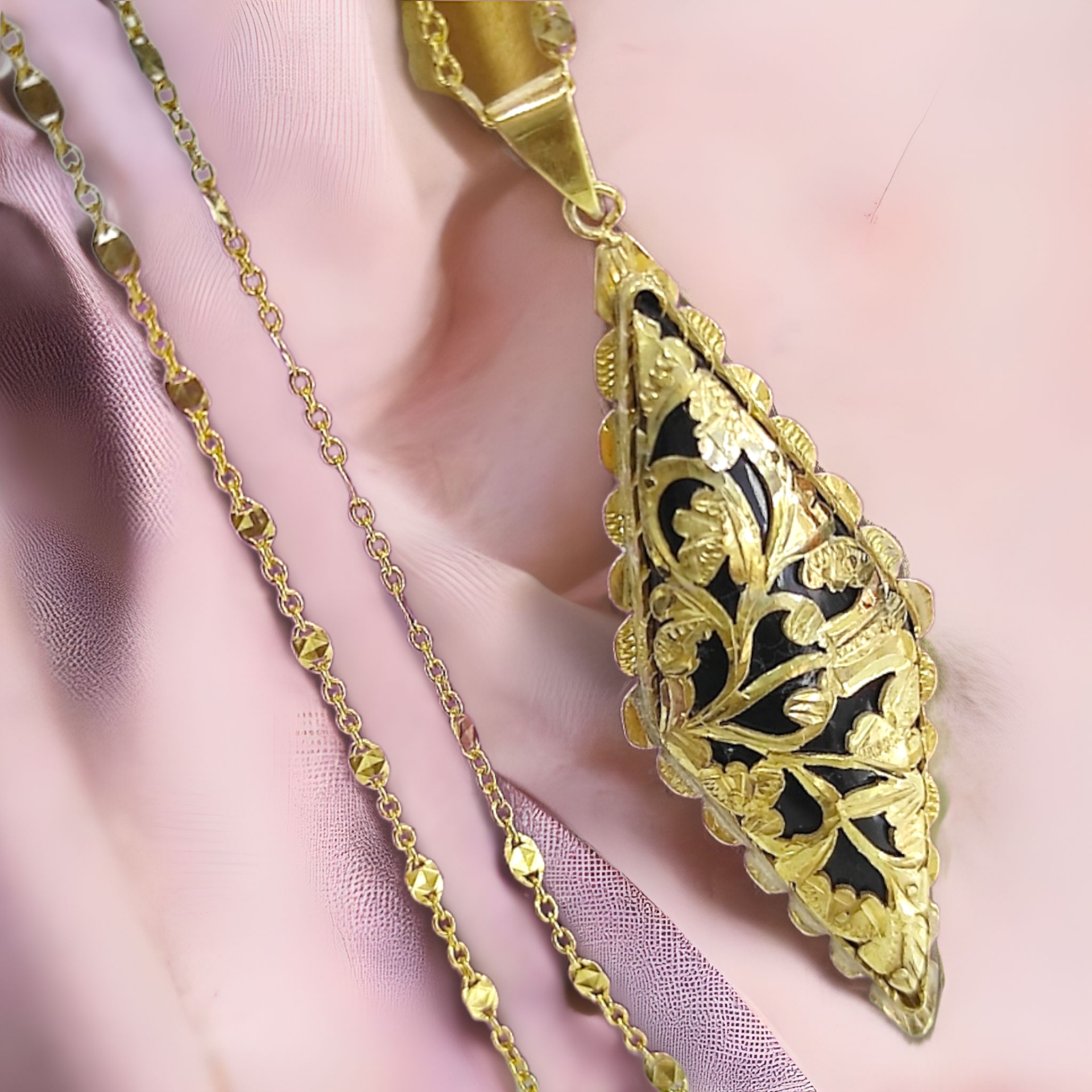 Oltu Taşlı Altın Kaplamalı Gümüş Kolye