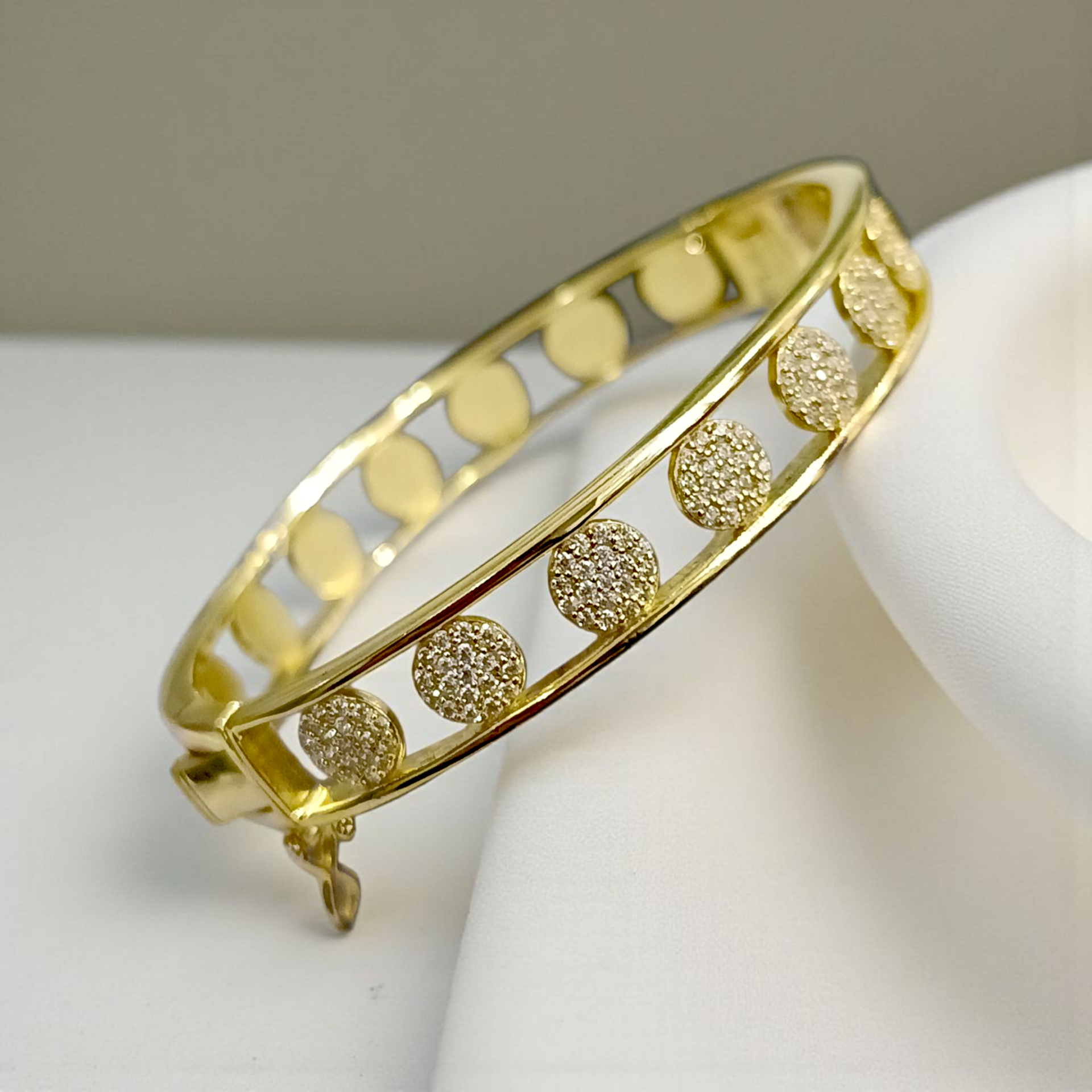 Swarovski Taşlı Altın Kaplamalı Gümüş Kelepçe Bilezik