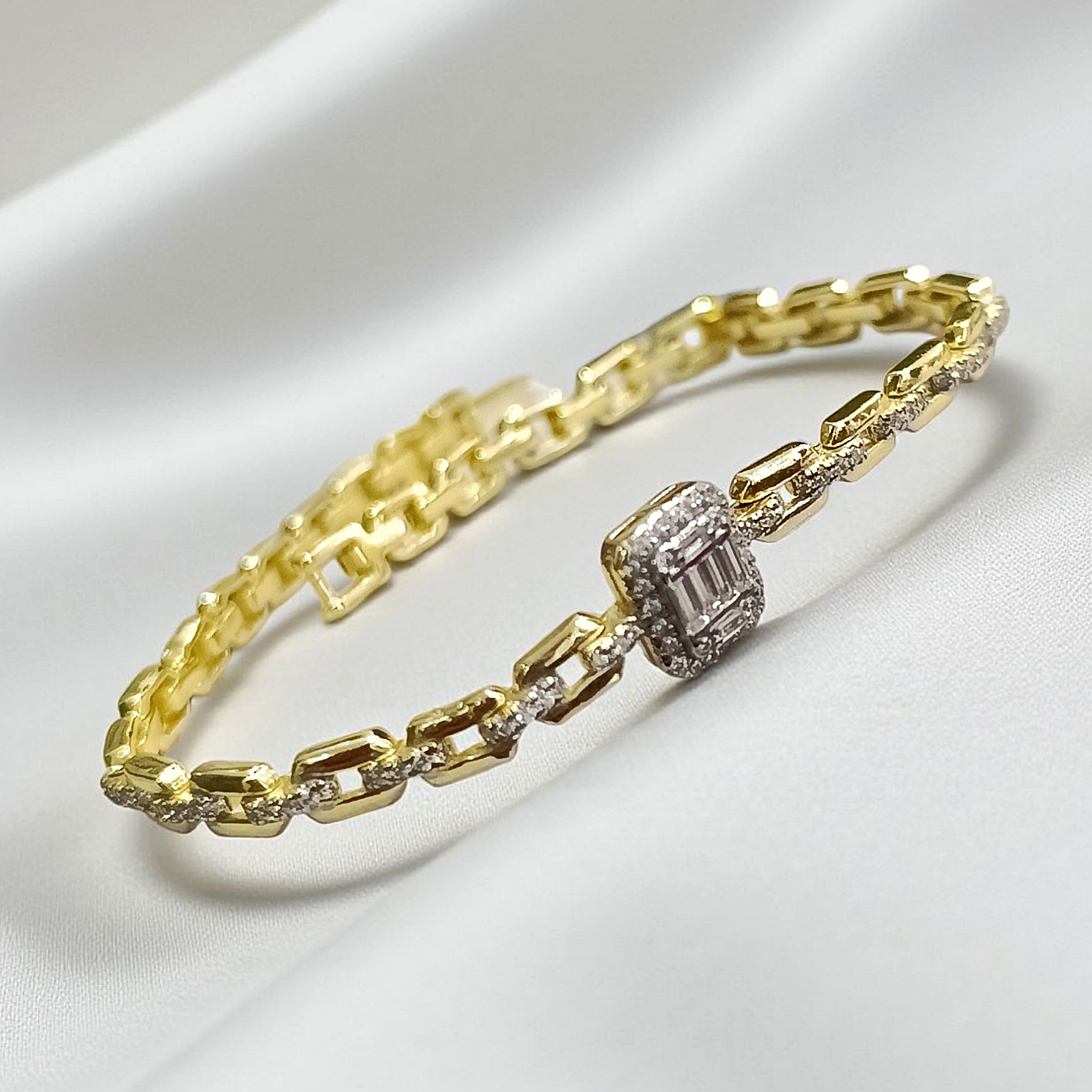 Bagety Taşlı Altin Kaplamalı Gümüş Bileklik