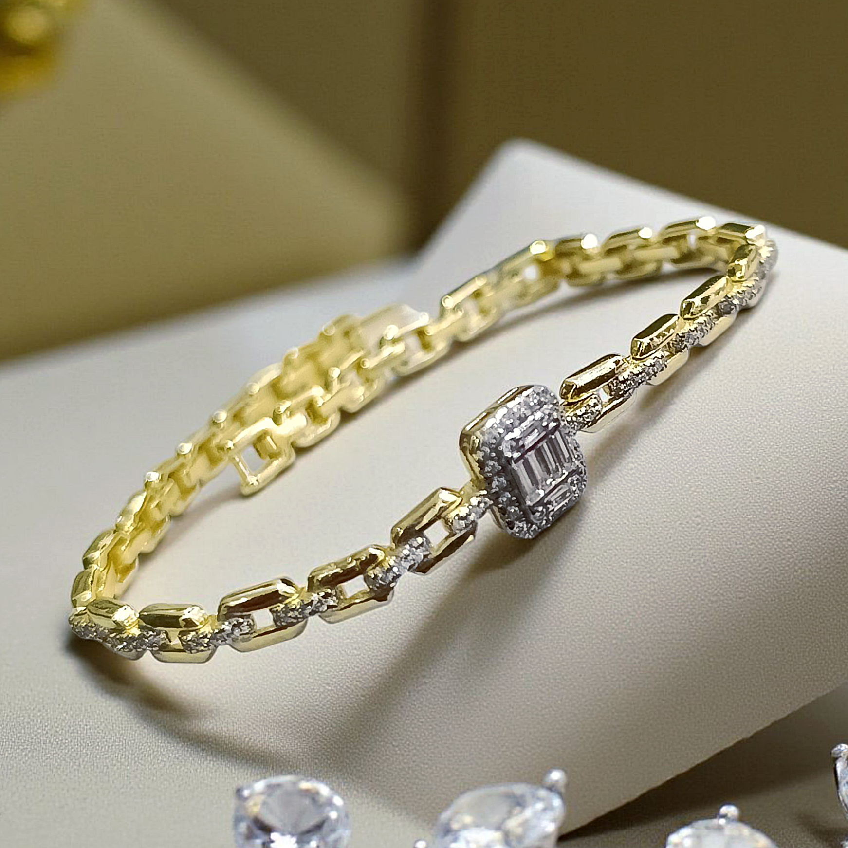 Bagety Taşlı Altin Kaplamalı Gümüş Bileklik