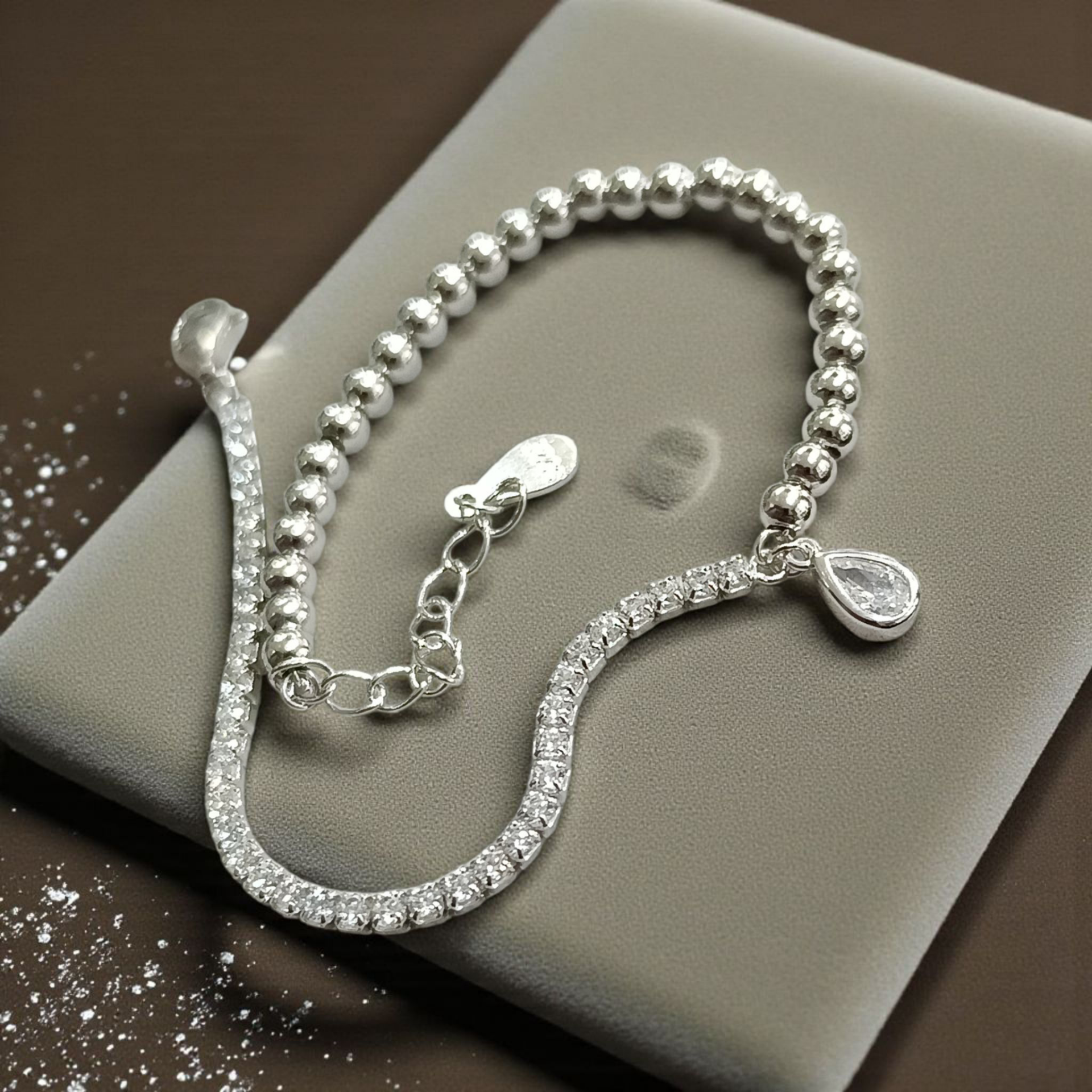 Swarovski Taşlı Altın Kaplamalı Gümüş Tasarım Bileklik