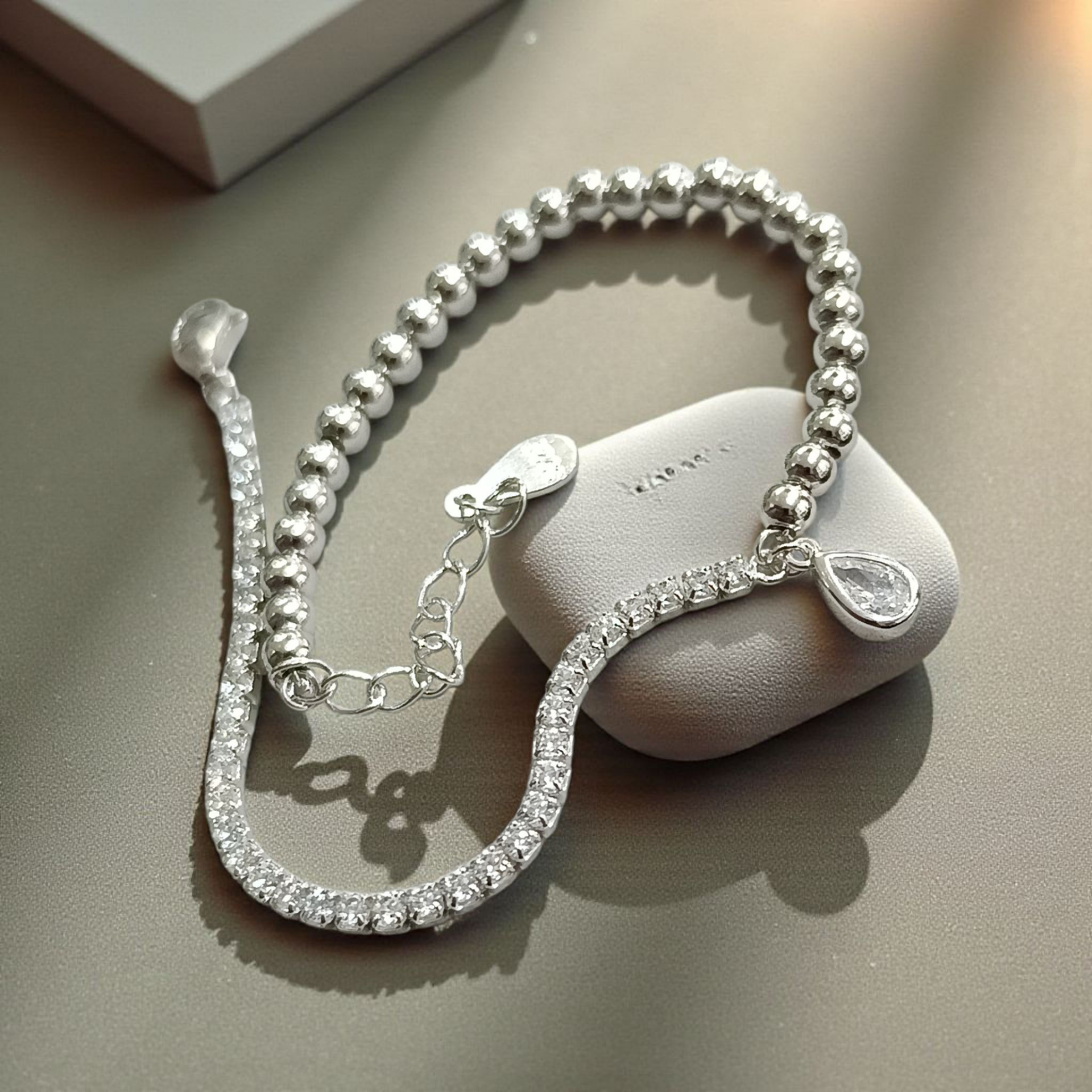 Swarovski Taşlı Altın Kaplamalı Gümüş Tasarım Bileklik