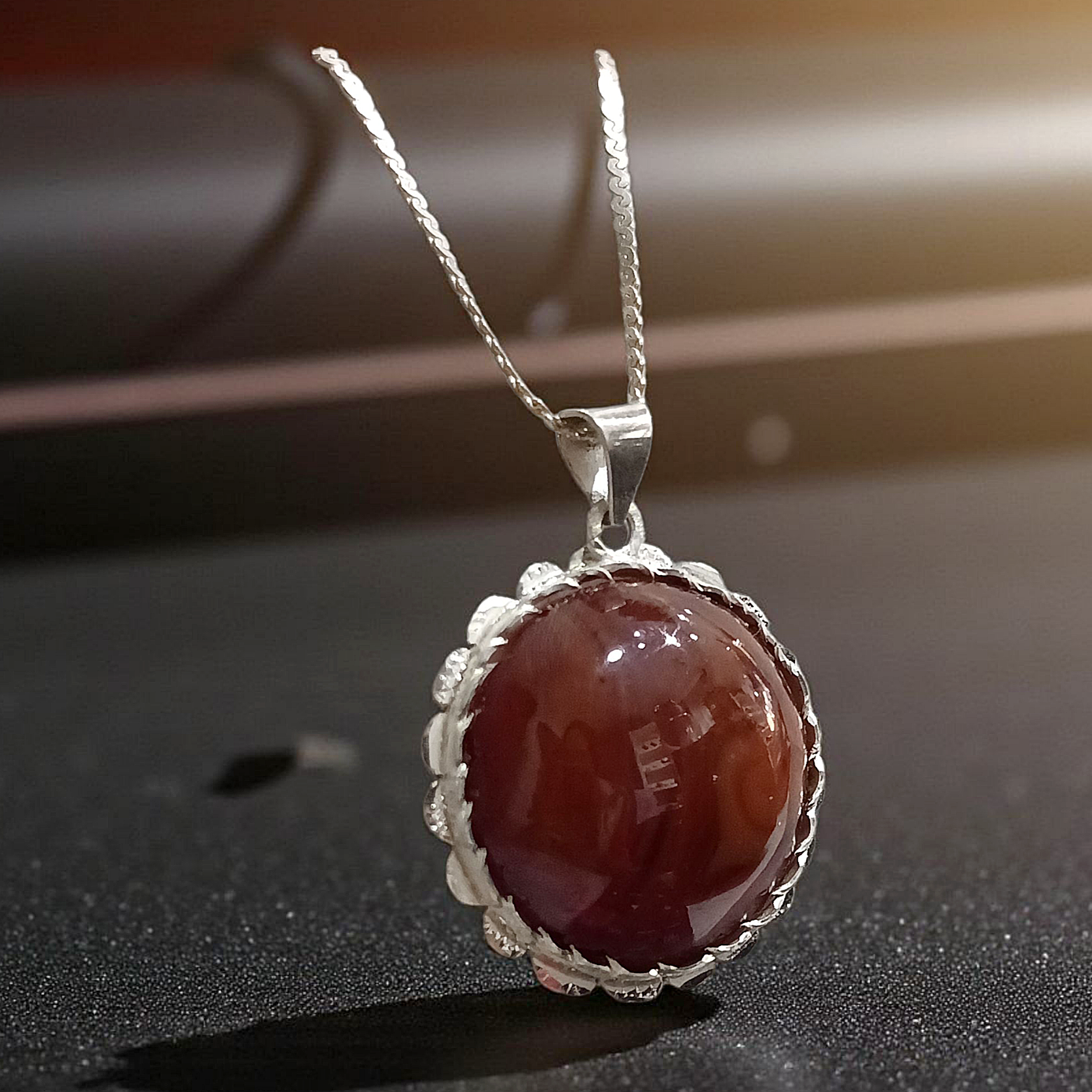 Akik Taşlı Tek Tasarım Elişi Gümüş Yuvarlak Kolye