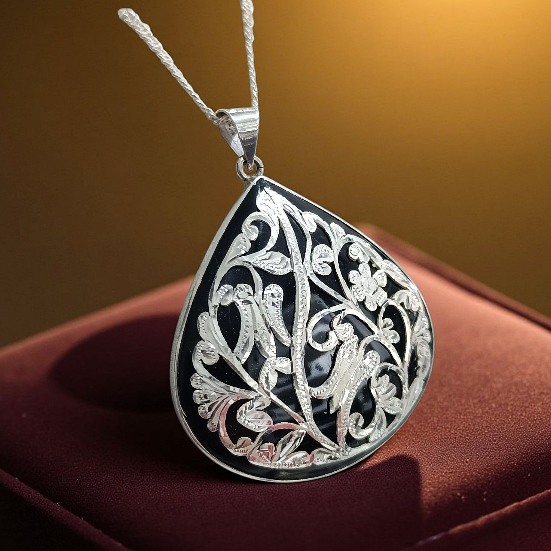 Oltu Taşlı Tek Tasarım Elişi Gümüş Kolye