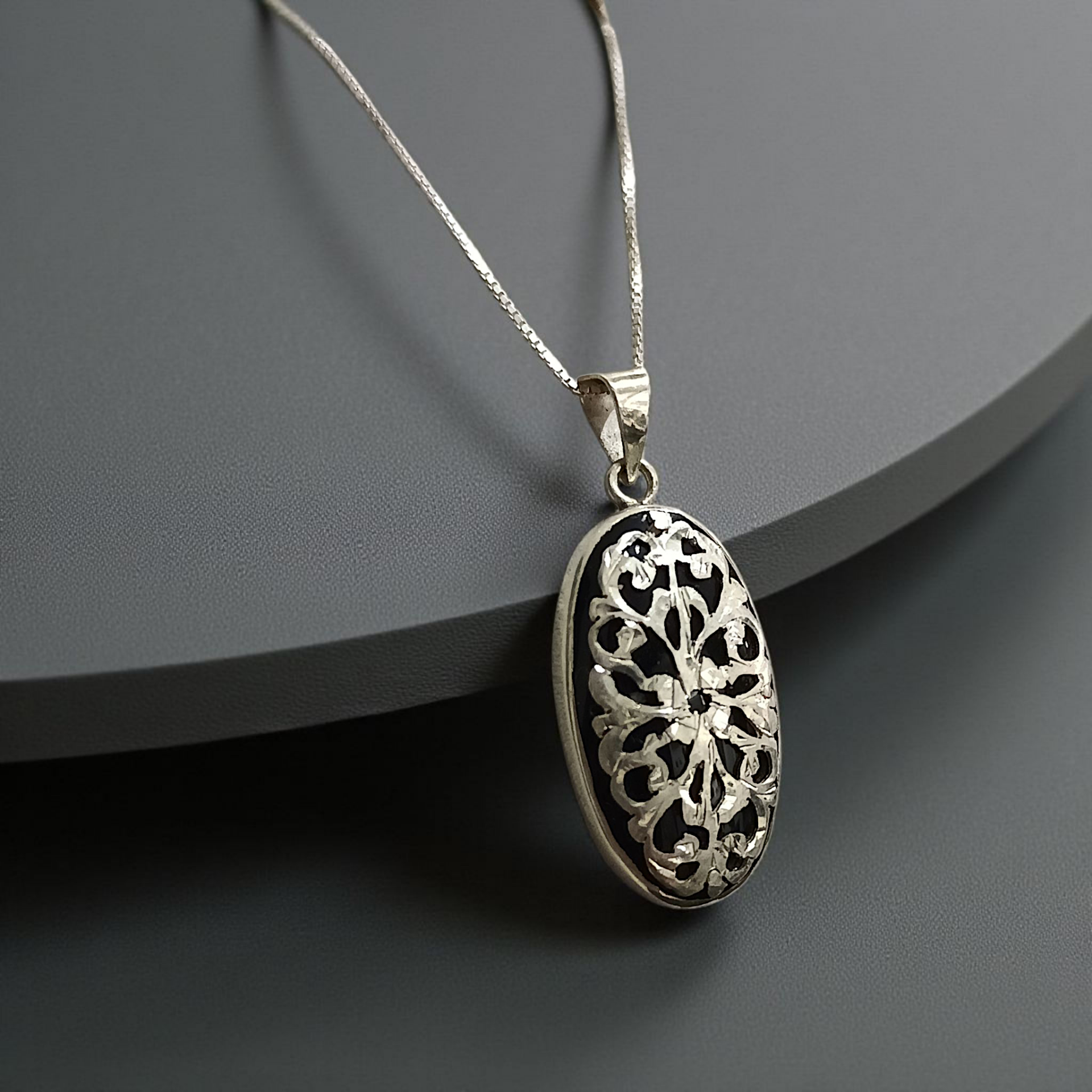 Oltu Taşlı Tasarım Elişi Gümüş Oval Kolye