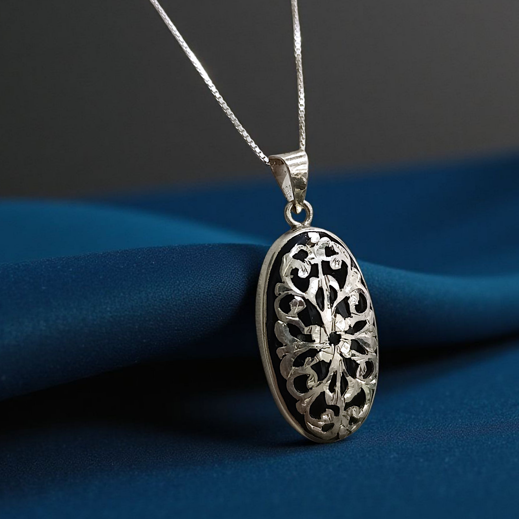 Oltu Taşlı Tasarım Elişi Gümüş Oval Kolye