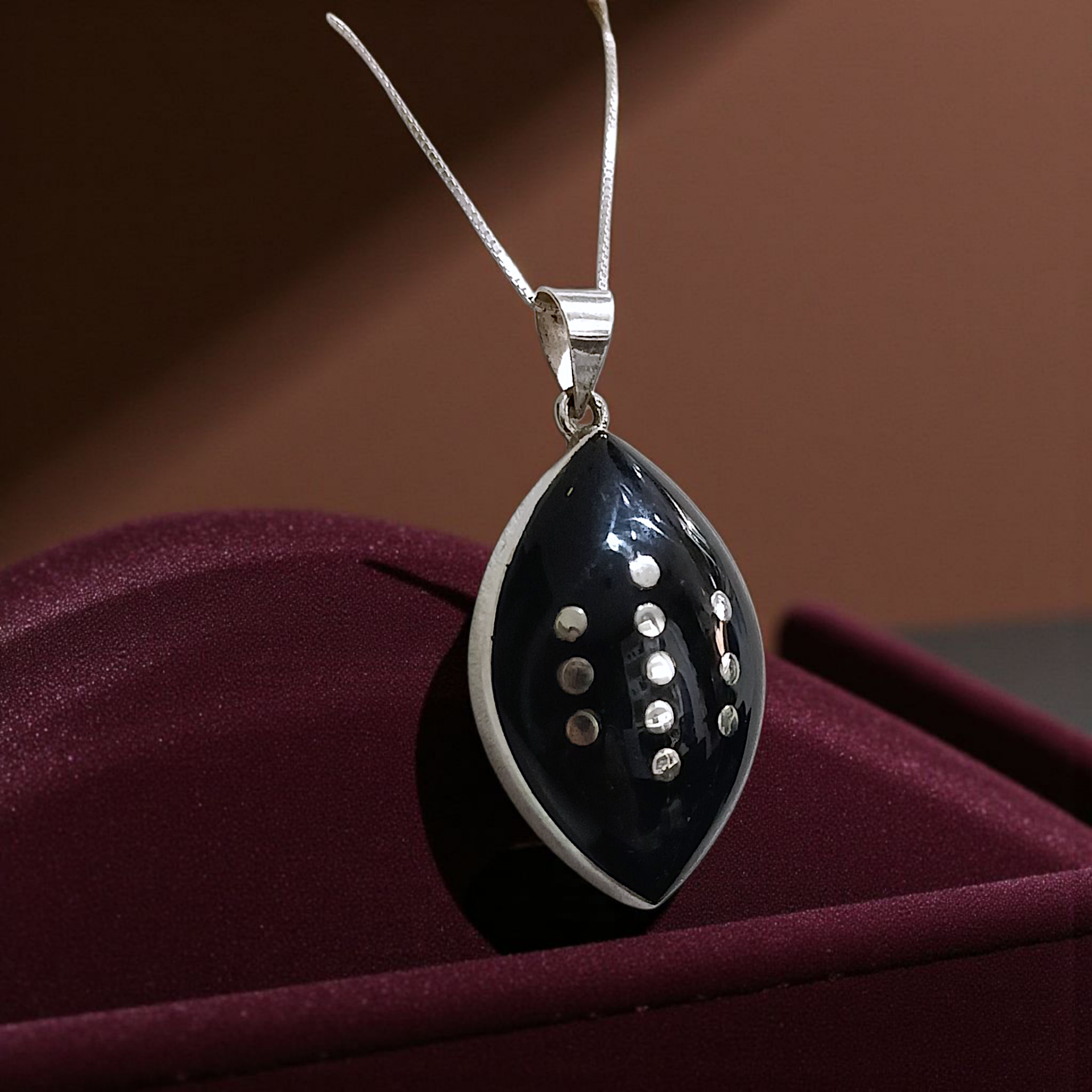 Oltu Taşlı Tek Tasarım Mekik Gümüş Kolye