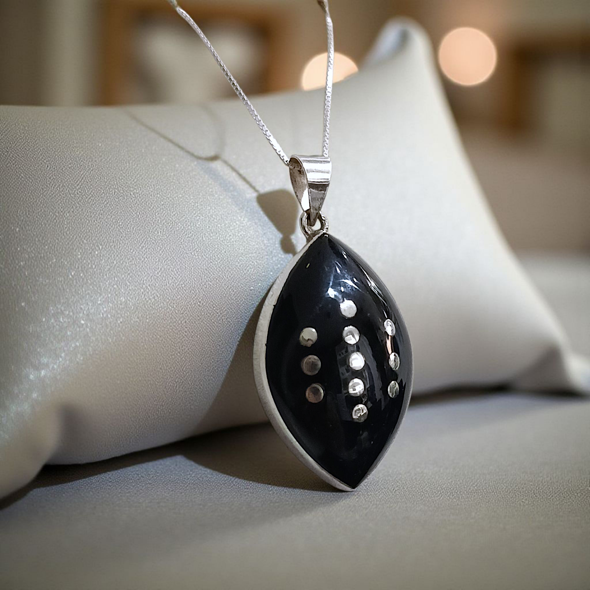 Oltu Taşlı Tek Tasarım Mekik Gümüş Kolye