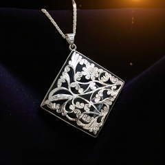 Oltu Taşlı Tek Tasarım Elişi Gümüş Kare Kolye