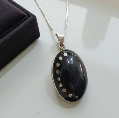 Oltu Taşlı Tasarım Elişi Gümüş Oval Kolye