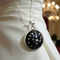 Oltu Taşlı Tasarım Elişi Gümüş Yuvarlak Kolye