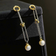 İnci Taşlı Tek Tasarım Altın Kaplamalı Gümüş Küpe