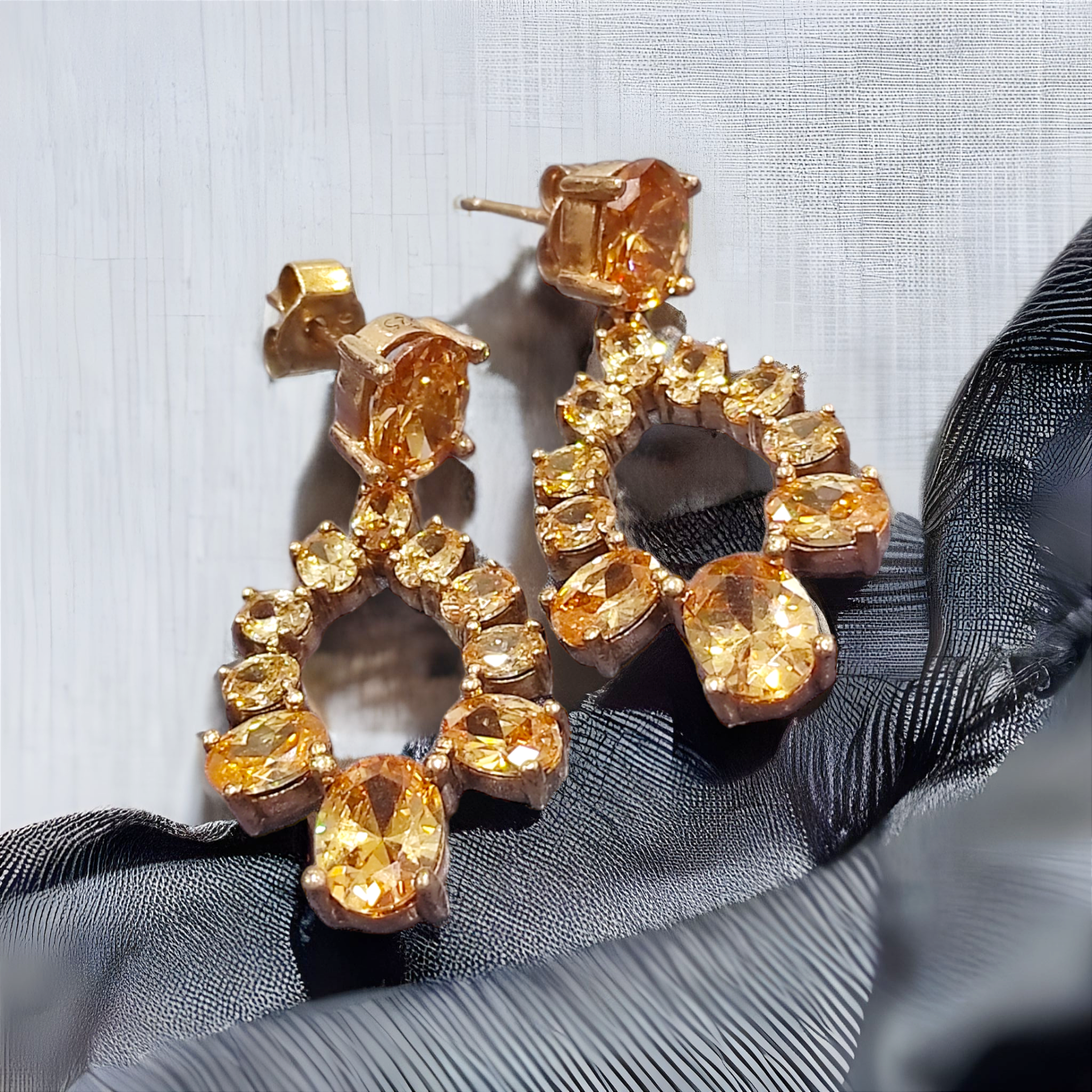 Topaz Taşlı Altın Kaplamalı Gümüş Küpe