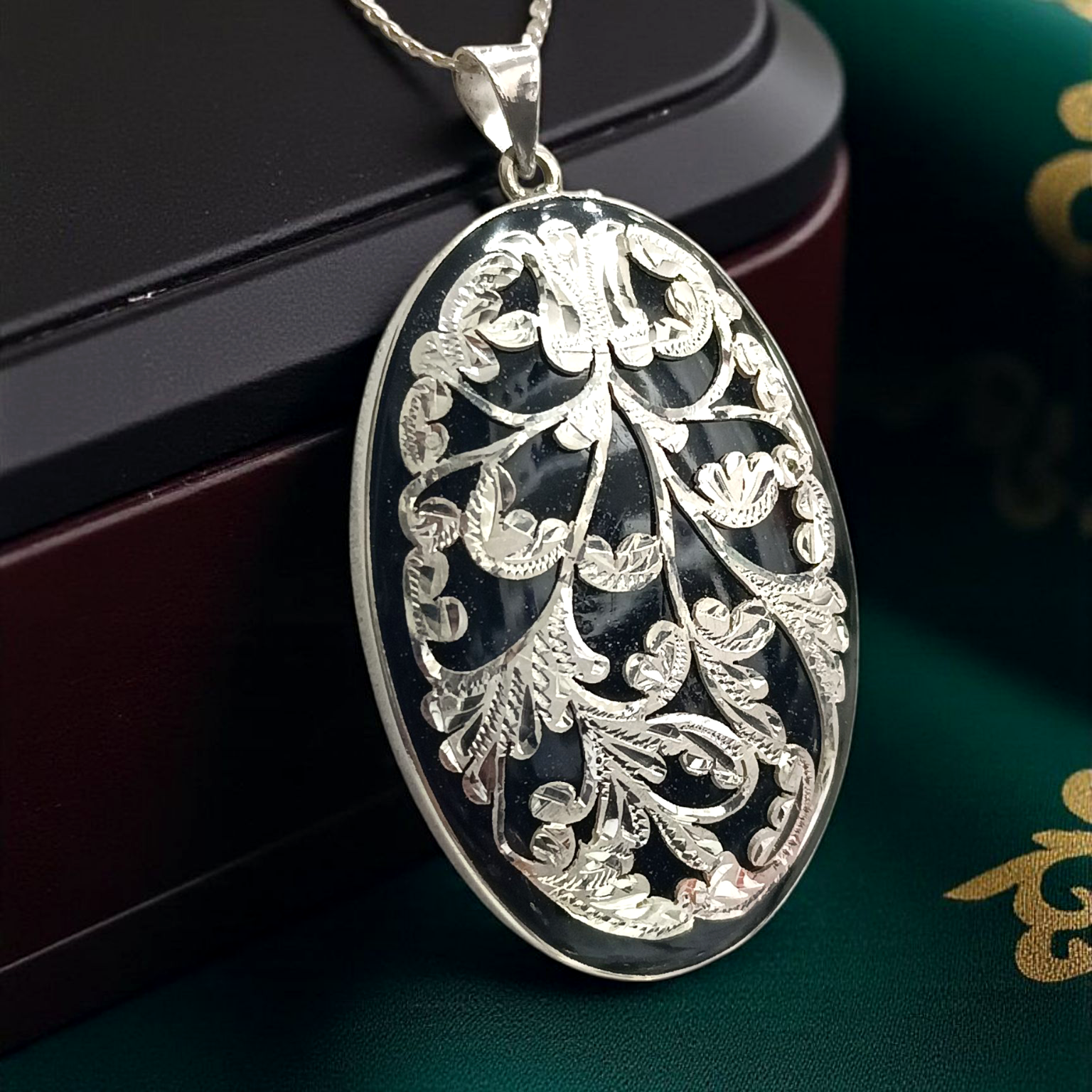 Oltu Taşlı Tek  Tasarım Elişi Gümüş Oval Kolye