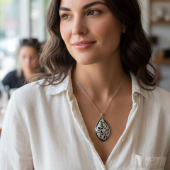 Oltu Taşlı Tek Tasarım Elişi Gümüş Kolye