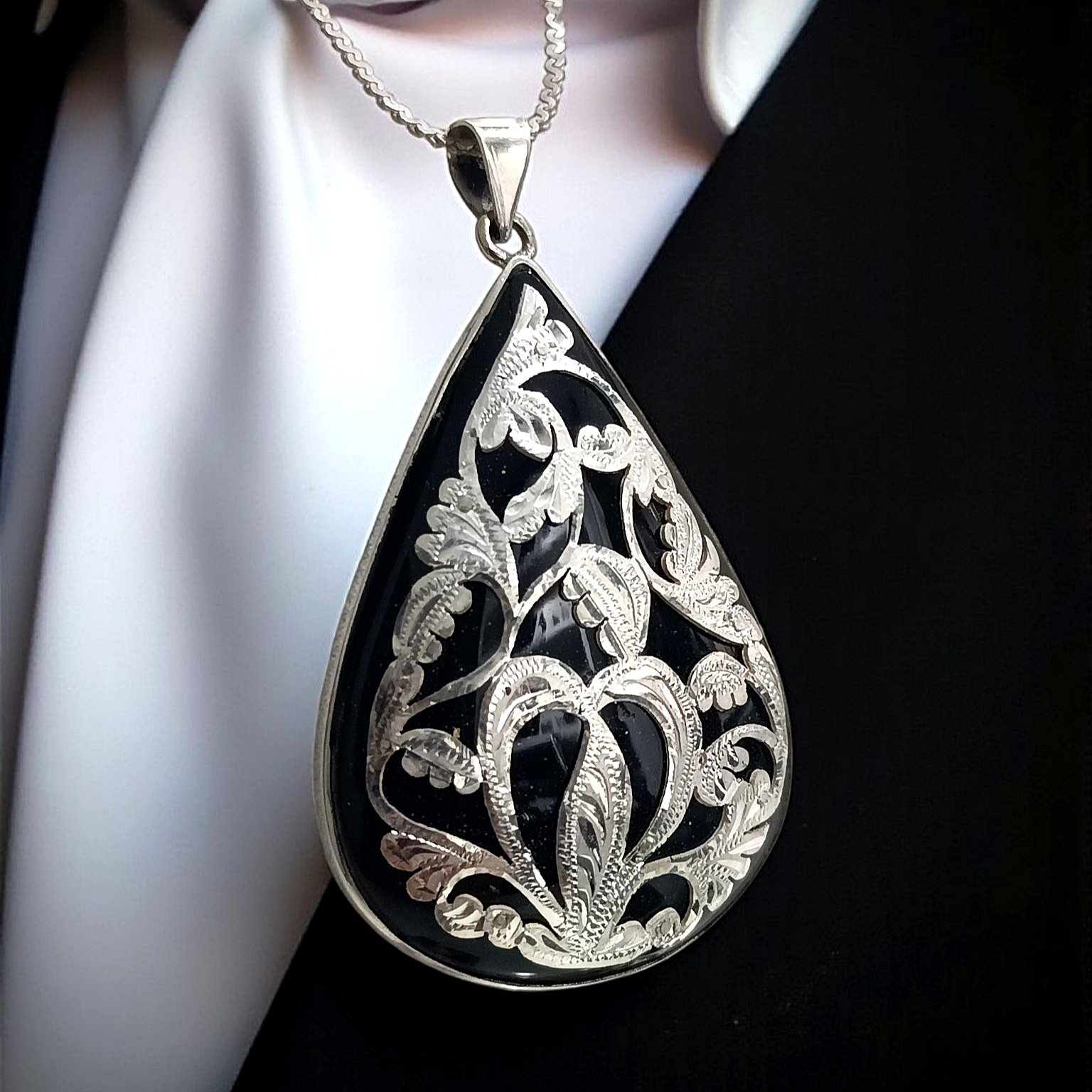 Oltu Taşlı Tek Tasarım Elişi Gümüş Kolye