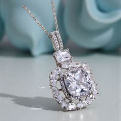 Mozanit Taşlı ,Beyaz Altın Kaplamalı Gümüş Kolye