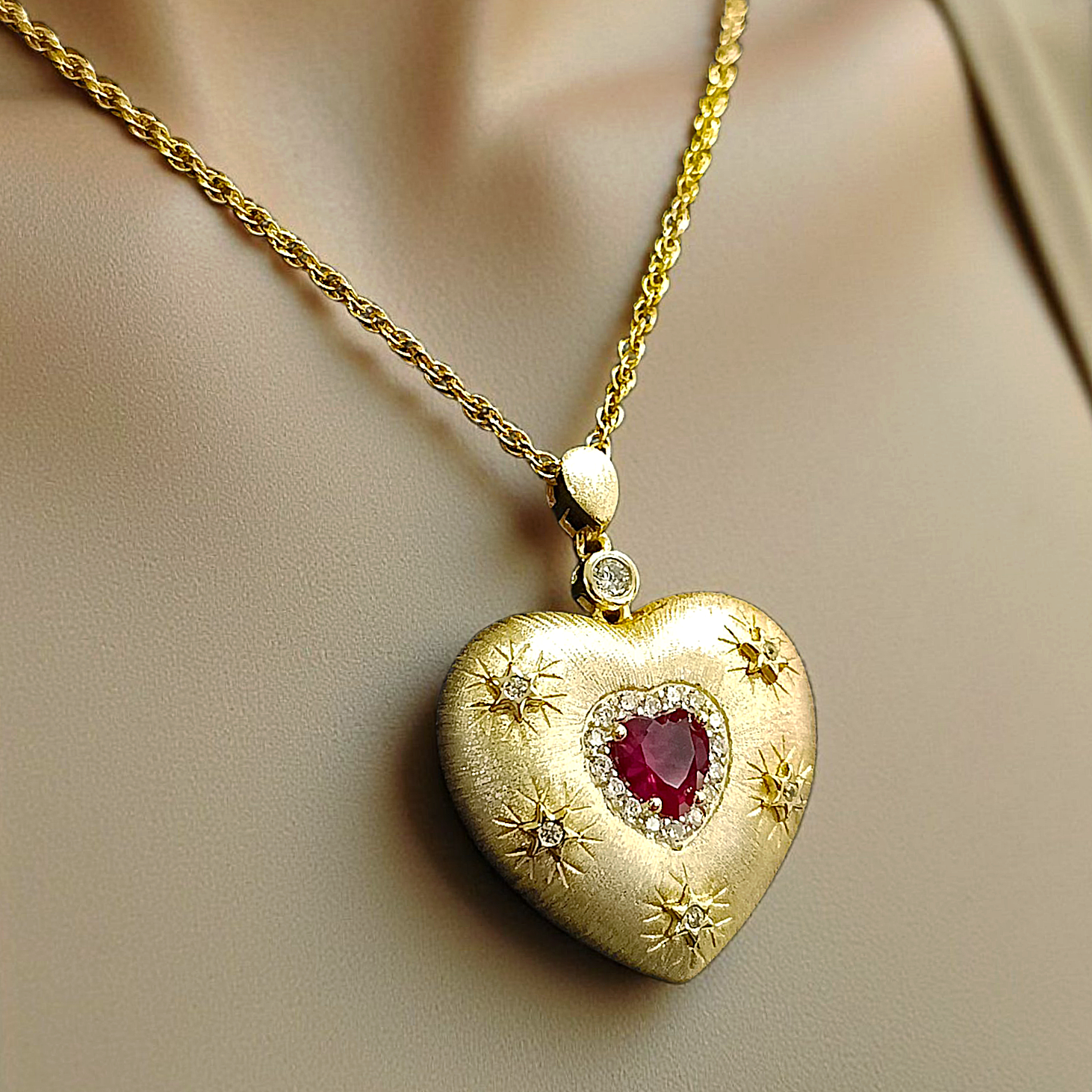 Rainbow Taşlı Altın Kaplamalı Tasarım Kalp Gümüş Kolye