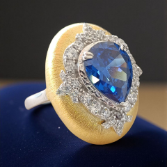 Safir ve Mozanit Taşlı Altın Kaplamalı İthal Tasarım Gümüş Yüzük