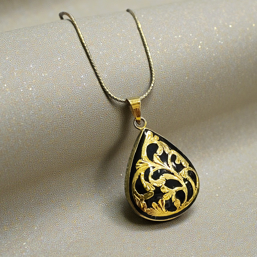 Oltu Taşlı Tasarım Altın Kaplamalı Gümüş Kolye