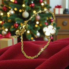 Yonca model Sedef Taşlı Altın Kaplamalı Gümüş Bileklik