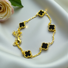 Yonca model Oniks Taşlı Altın kaplamalı ithal Gümüş Bileklik