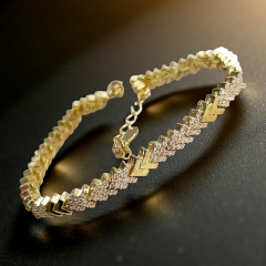 Balık Sırtı Swarovski Taşlı Altın Kaplamalı Gümüş Bileklik