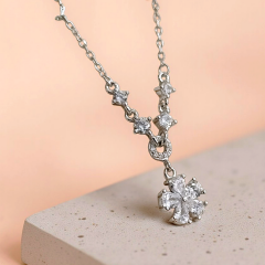 Mozanit Taşlı Altın Kaplamalı İthal Gümüş Kolye