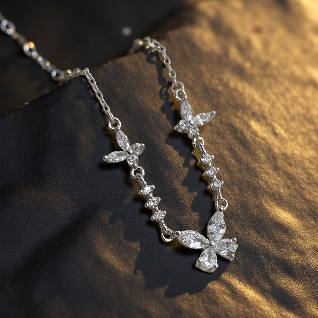 Mozanit Taşlı Kelebek Altın kaplamalı Gümüş Kolye