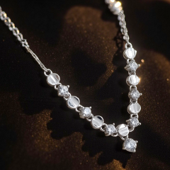 Mozanit Taşlı Altın Kaplamalı İthal Gümüş Kolye