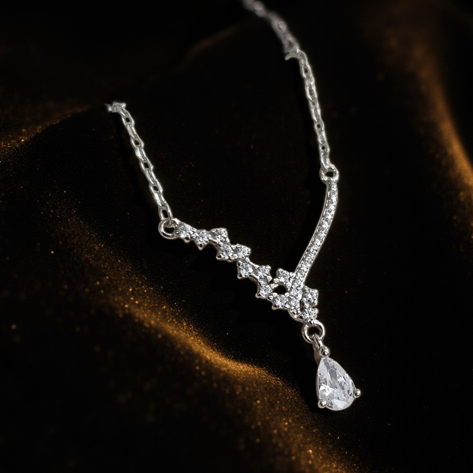 Mozanit Taşlı Altın Kaplamalı Gümüş Damla Kolye