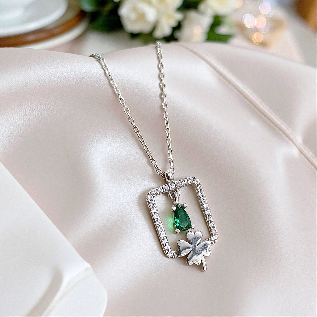 Zümrüt ve Swarovski Taşlı Gümüş Yonca Kolye