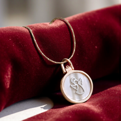 Sedef Taşlı Altın Rose Kaplamalı Gümüş Melek Kolye