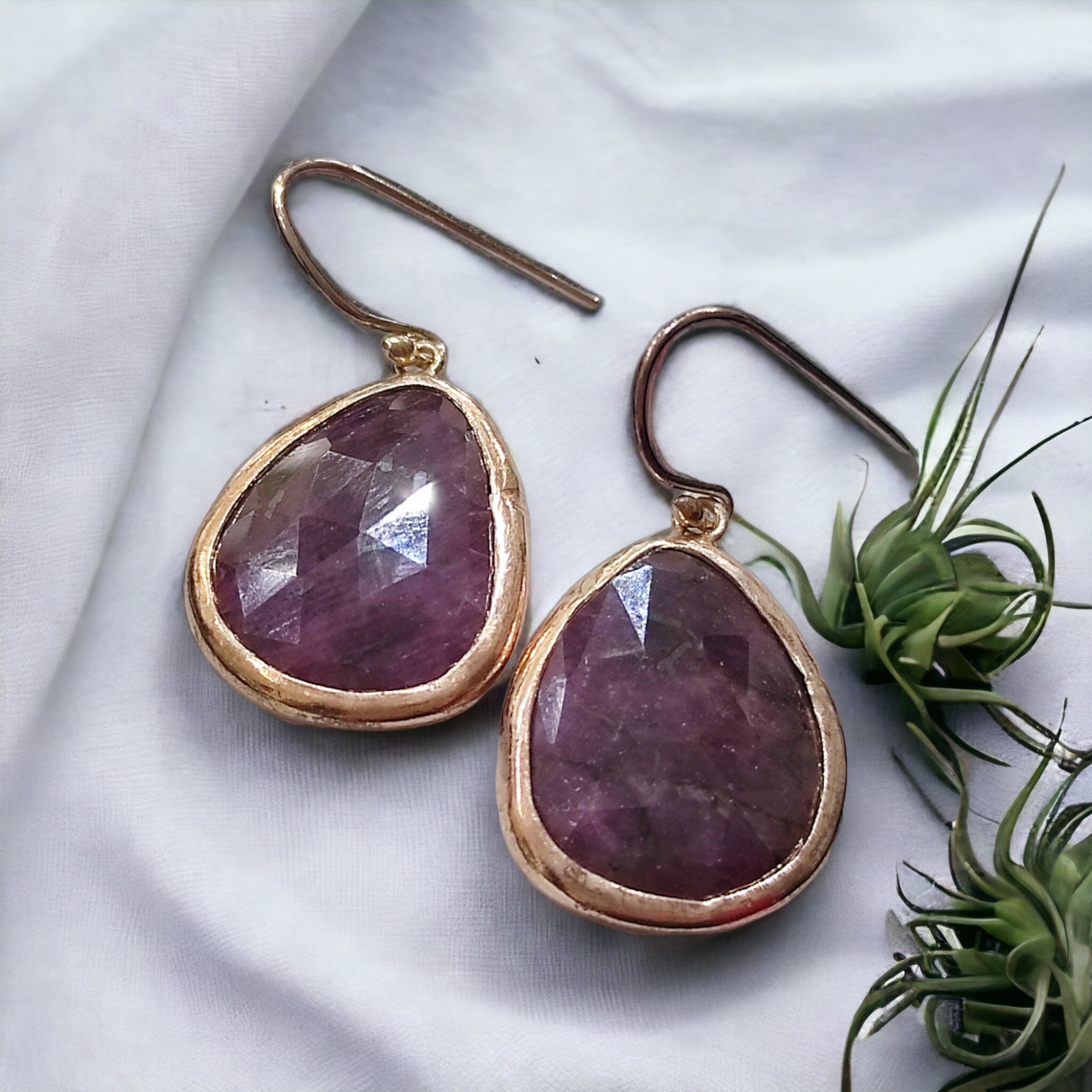 Kök Yakut Taşlı Rose Gümüş Küpe